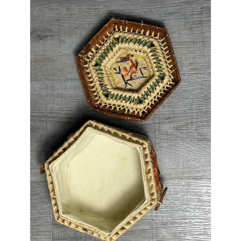 Vintage 1970's‎ Hexagonal straw Woven sewing Basket With Lid Raffia flower